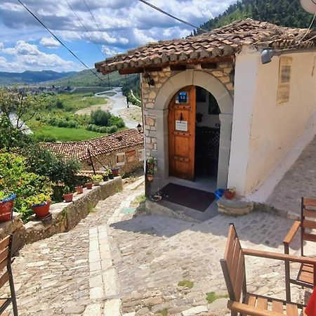 Old Town Hava Baci Hotel Berat Bagian luar foto