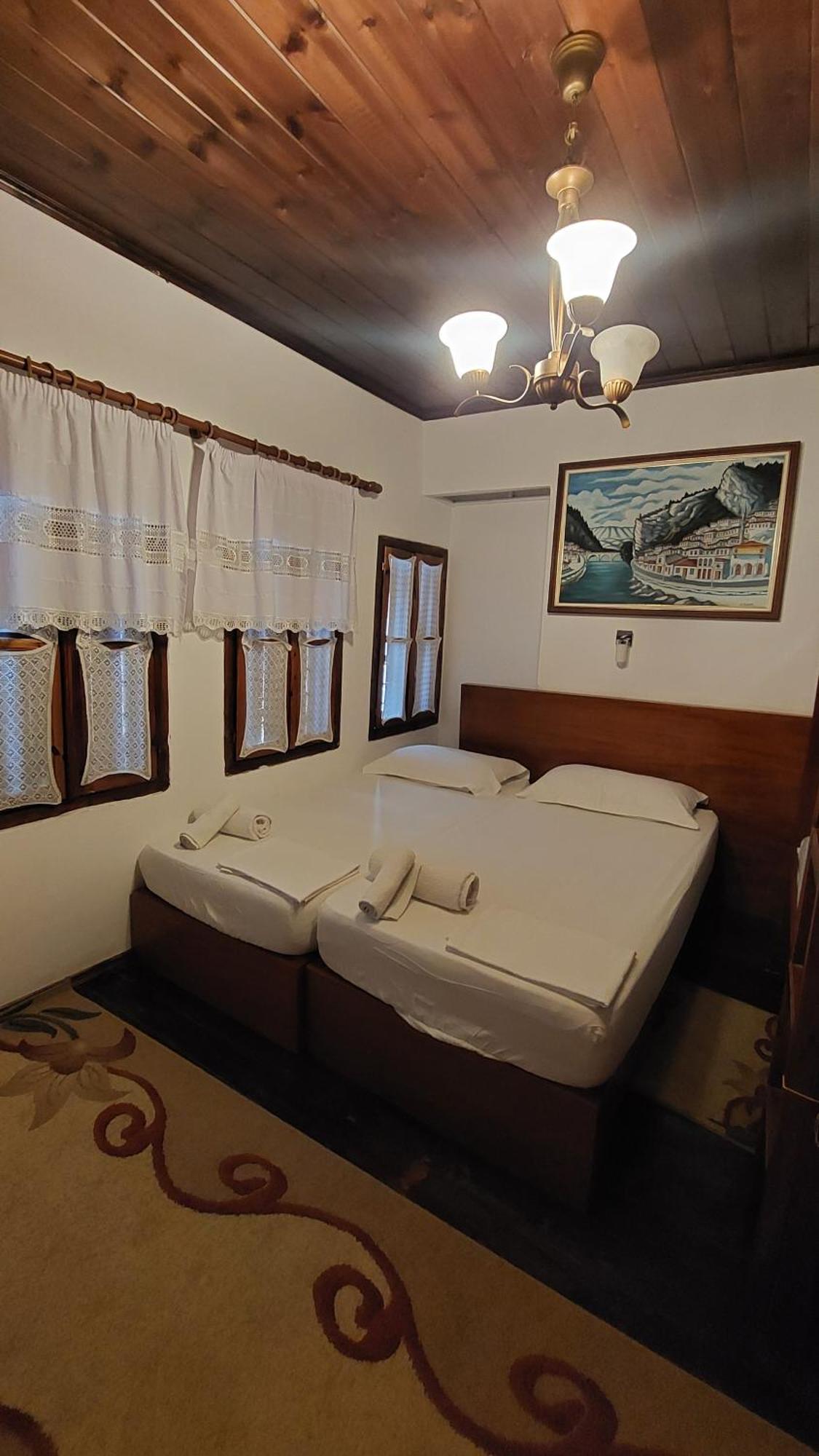 Old Town Hava Baci Hotel Berat Bagian luar foto