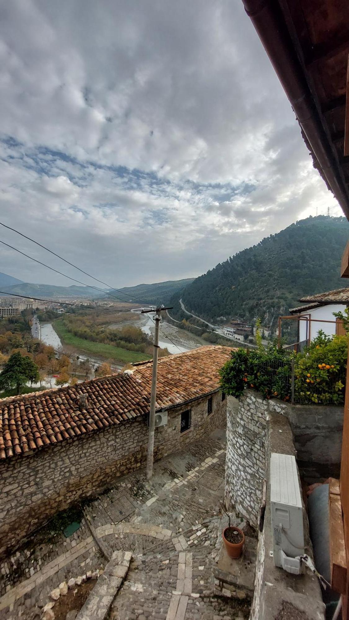 Old Town Hava Baci Hotel Berat Bagian luar foto