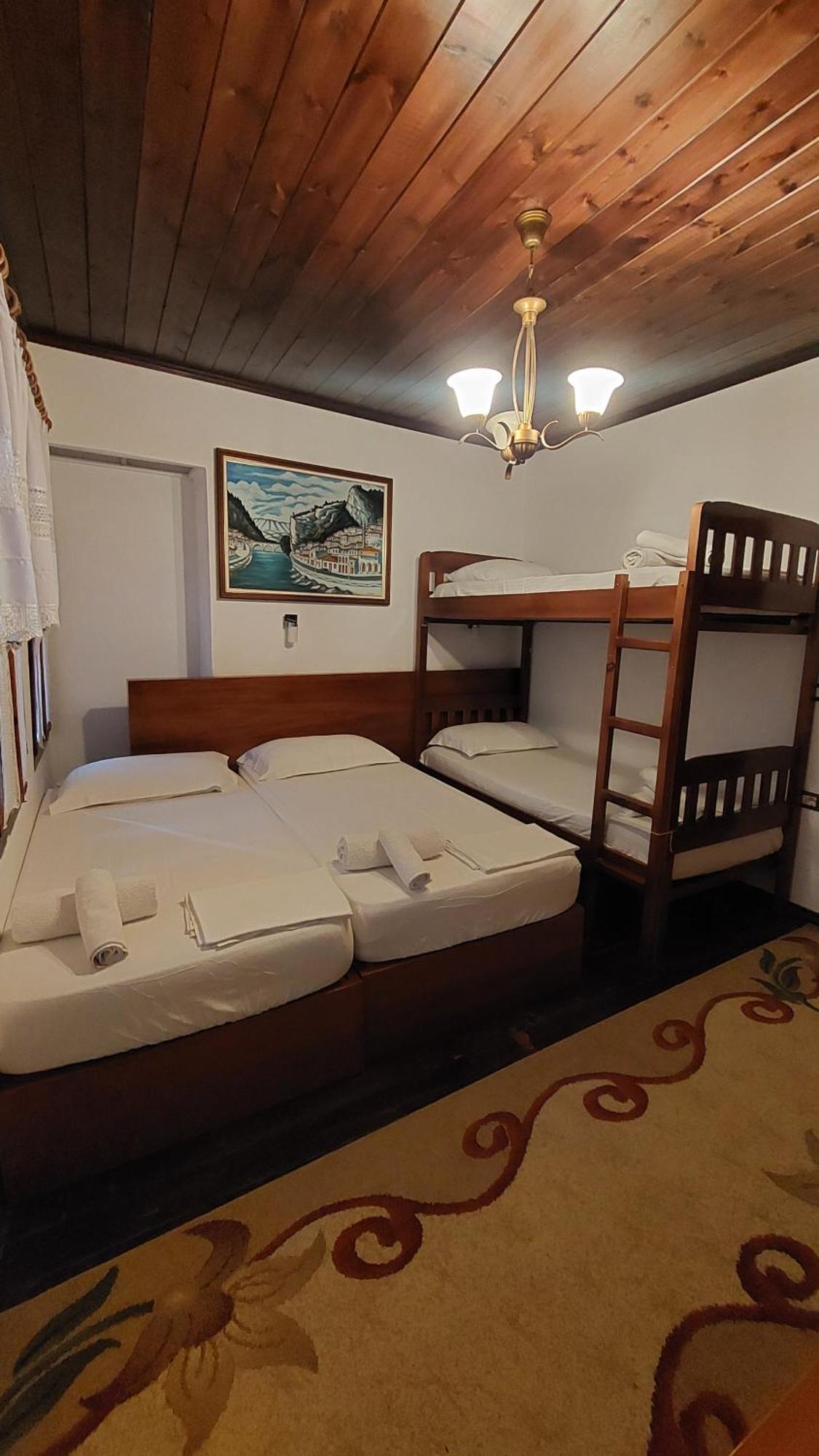 Old Town Hava Baci Hotel Berat Bagian luar foto