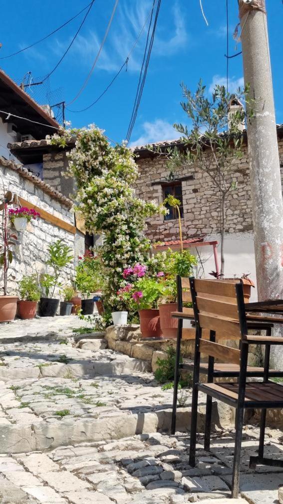 Old Town Hava Baci Hotel Berat Bagian luar foto