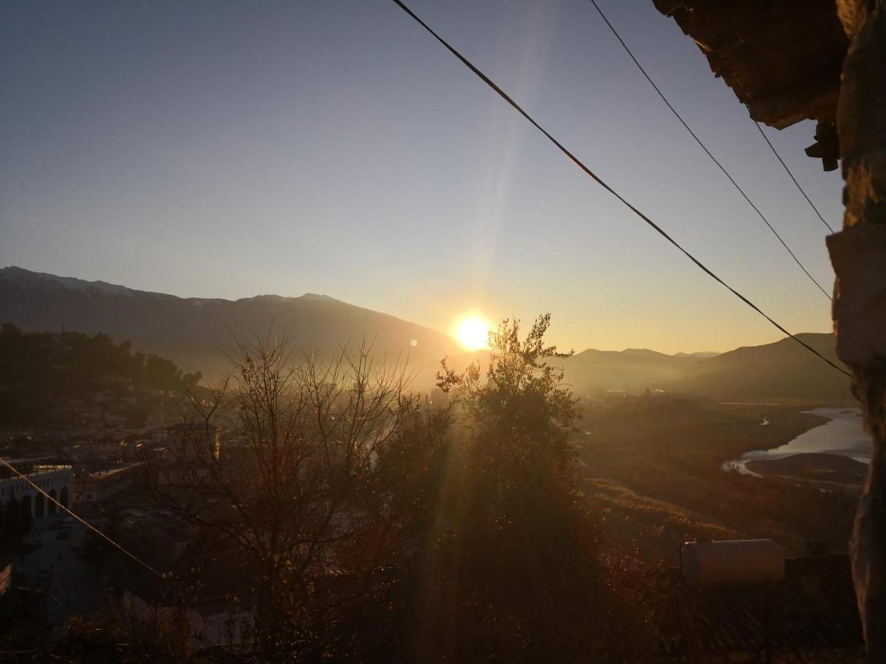 Old Town Hava Baci Hotel Berat Bagian luar foto